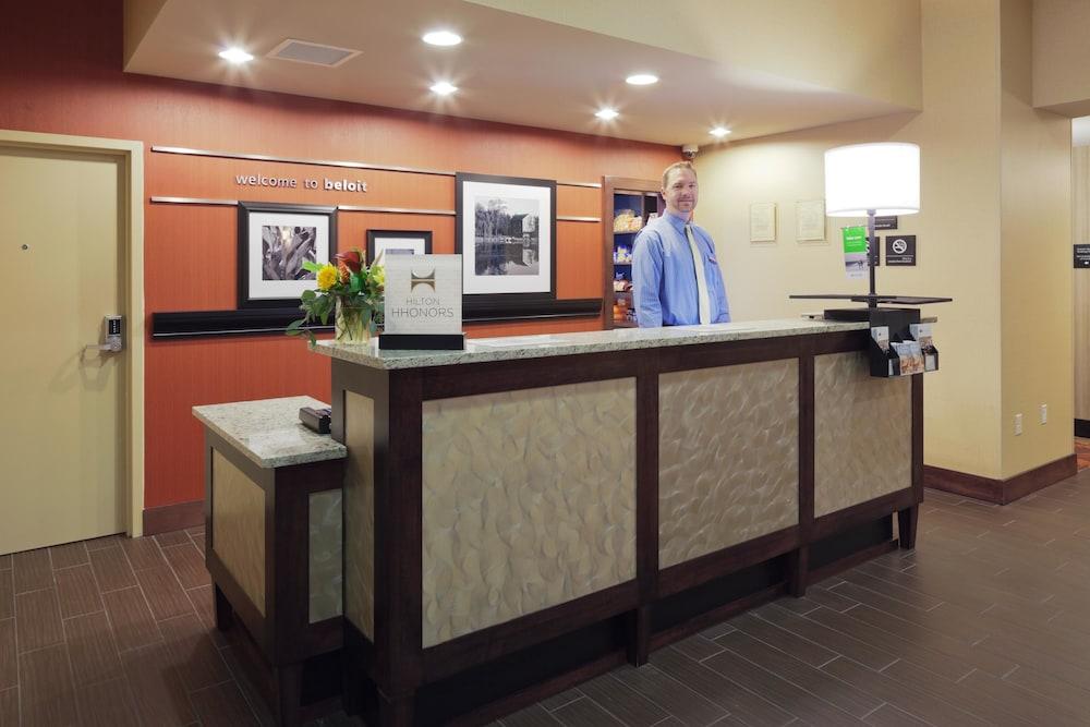 Hampton Inn Beloit Buitenkant foto